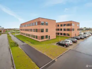 Moderne og lyst lejemål i flot ejendom