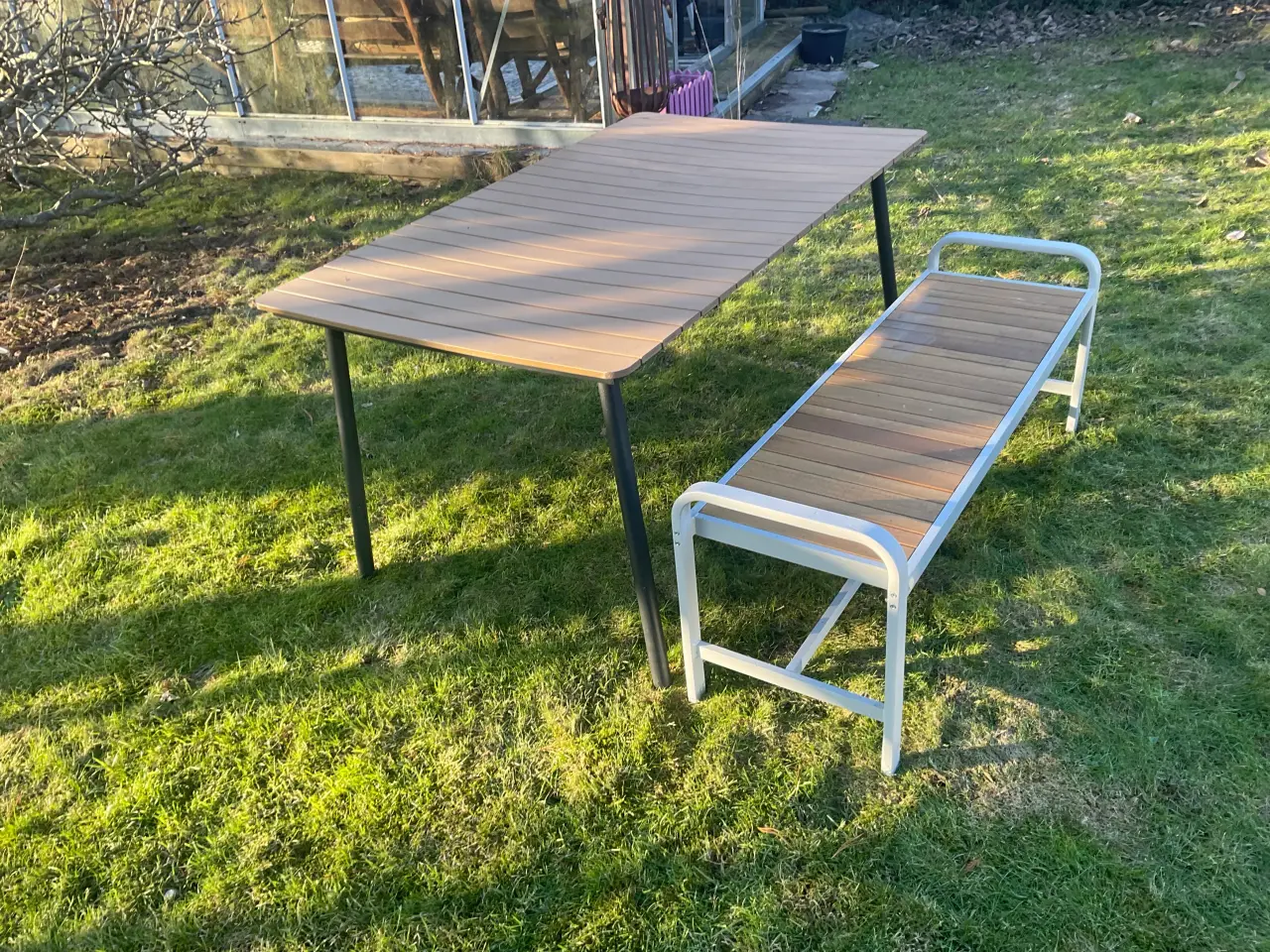 Billede 2 - Pænt alu. havestol med to stole.