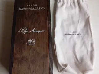 Fin træ æske med låg. Cognac