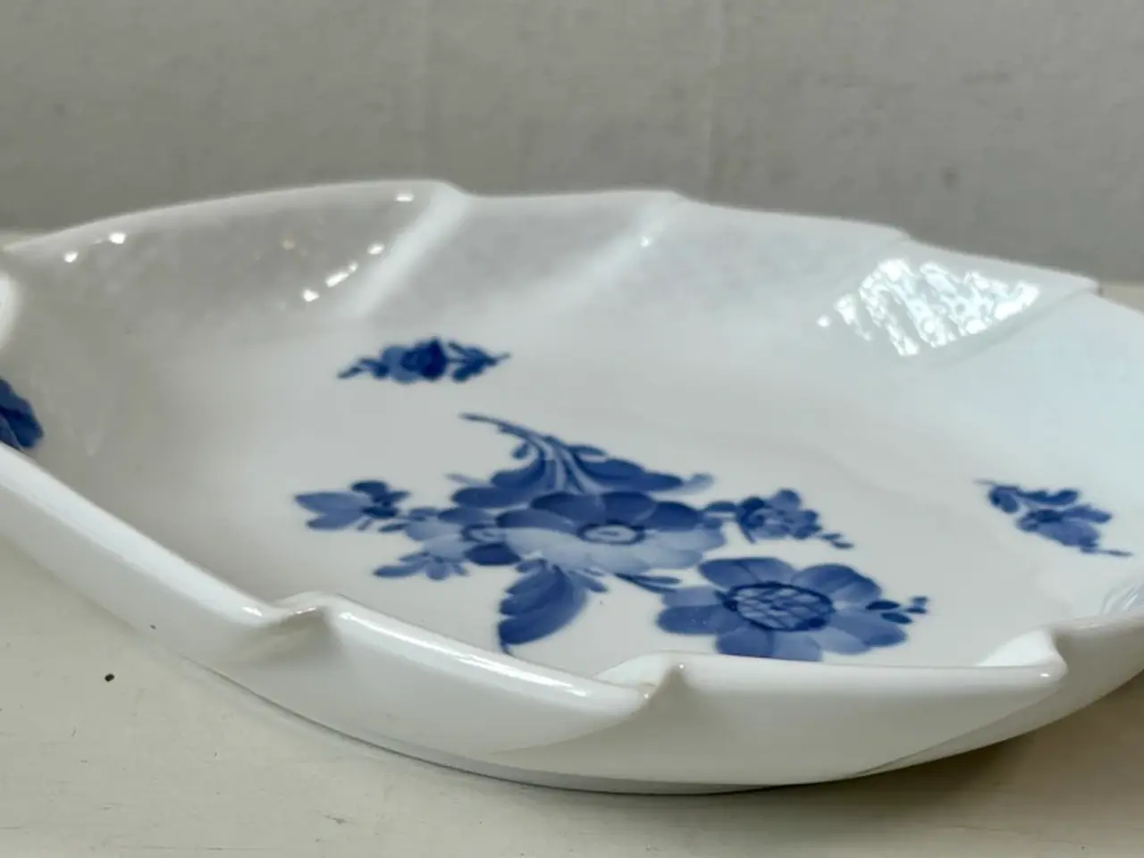 Billede 2 - Royal Copenhagen, Blå Blomst assiet / flettet