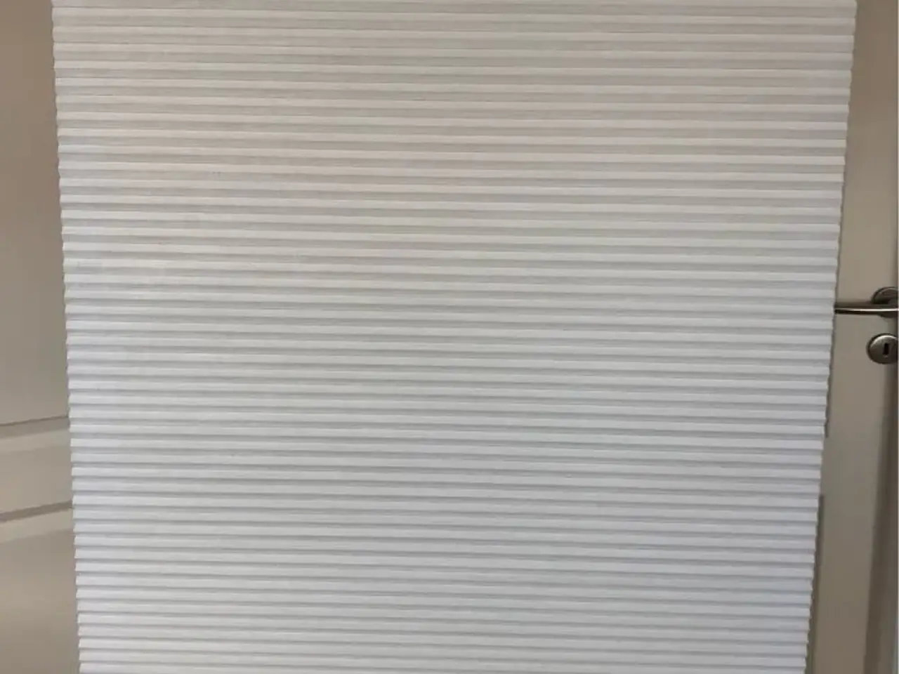 Billede 2 - Luxaflex pink/hvid str. 70,5 x 120
