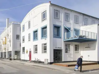 Undgå gadeparkering – P-plads i kælder på Strandlodsvej 3-5