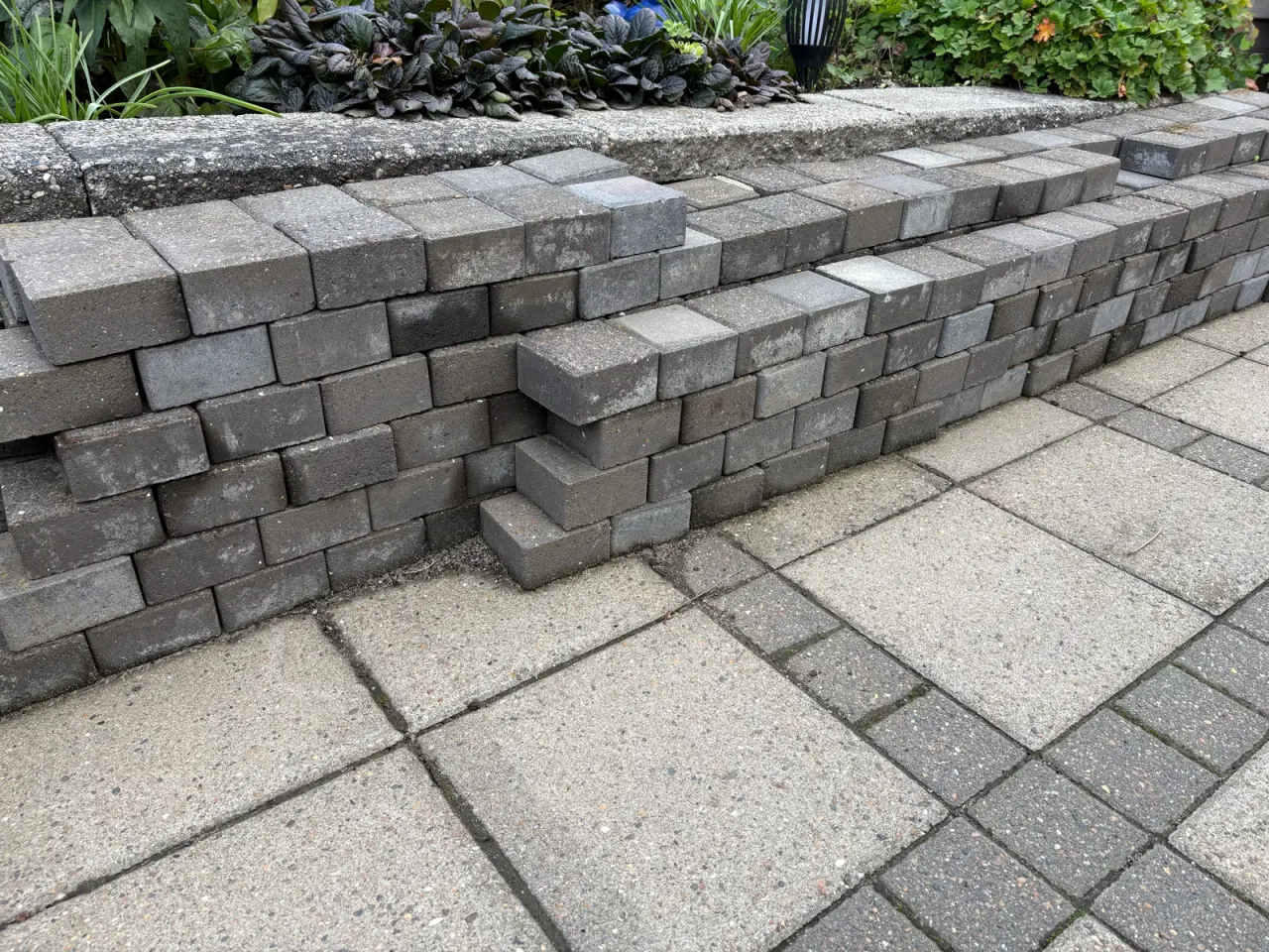Billede 1 - Gratis - Koksgrå kopsten, beton, brugte