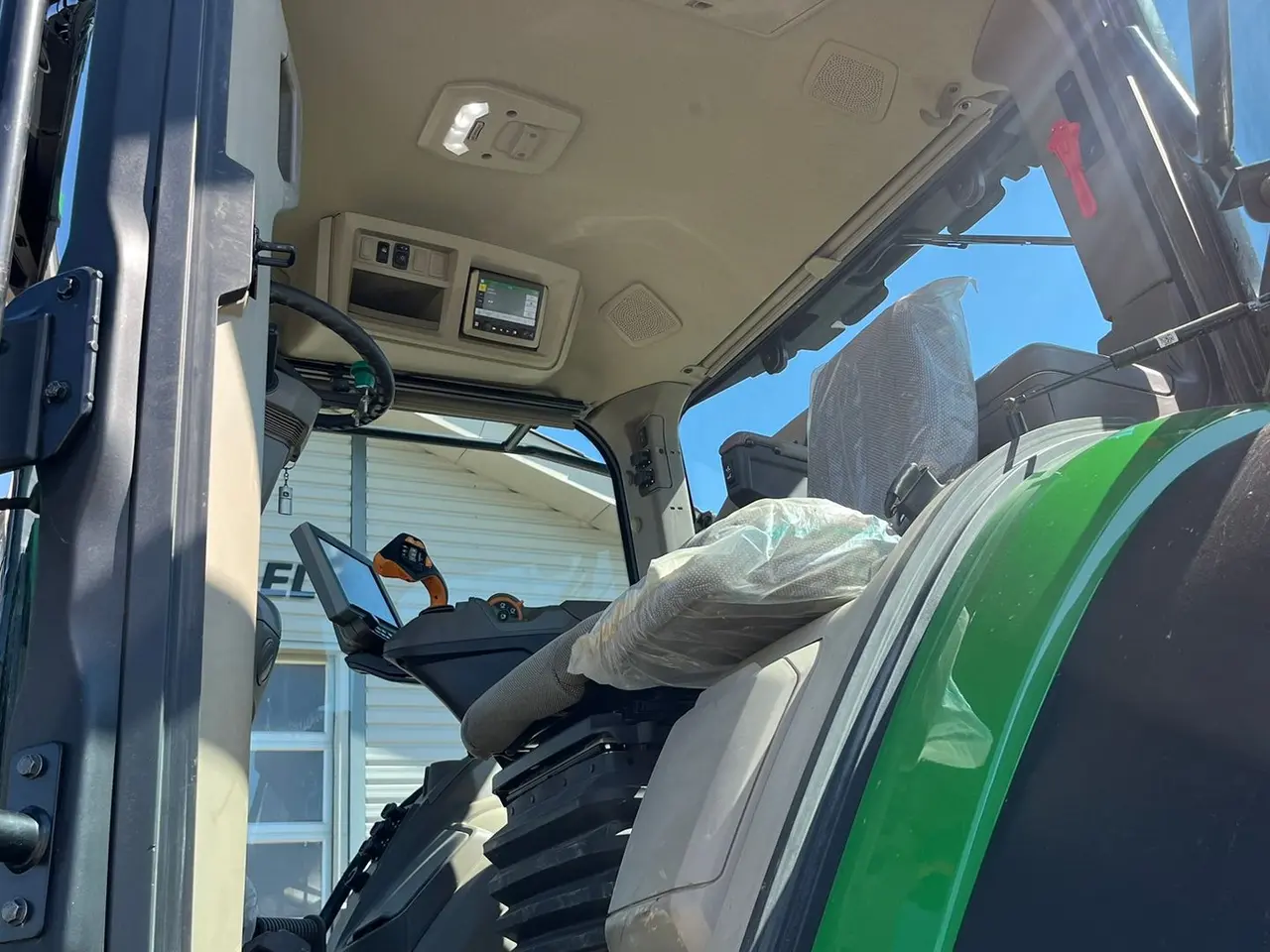 Billede 4 - John Deere 8R 370 Command PRO, med den store Michelin UltraFlex High Traction dæk montering. DEN ER SOM NY.