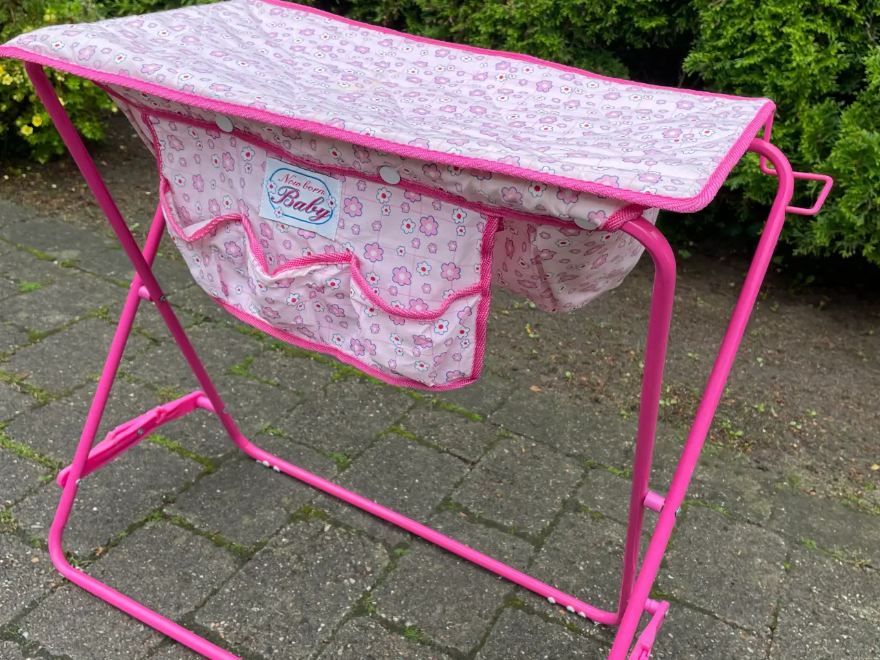 Billede 2 - New Born Baby dukkebadekar og -pusleplads