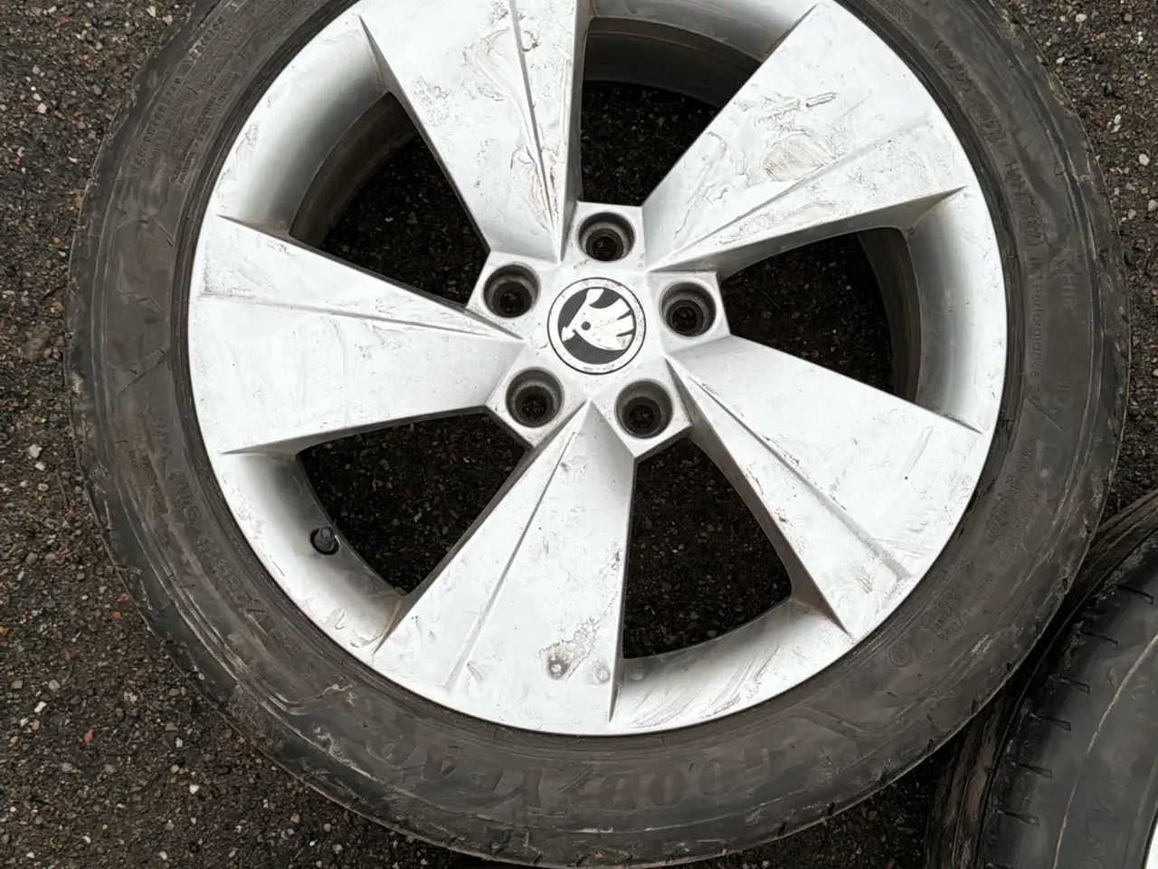 Billede 4 - Skoda alufælge med sommer dæk