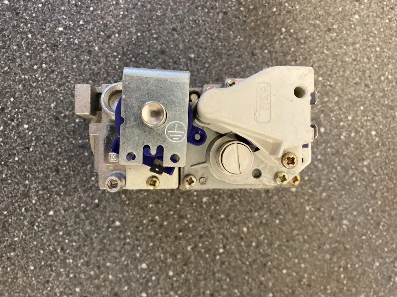 Billede 4 - Honeywell Gas ventil VR8700A 4004 1 Boiler Part