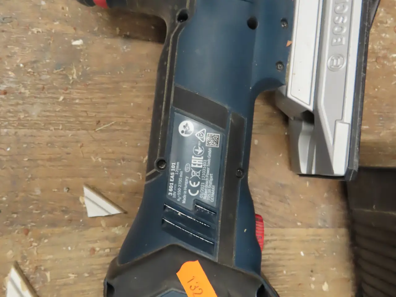 Billede 2 - Akku stiksav BOSCH 3 601 EA5 101 med 2 stk. Batterier og lader