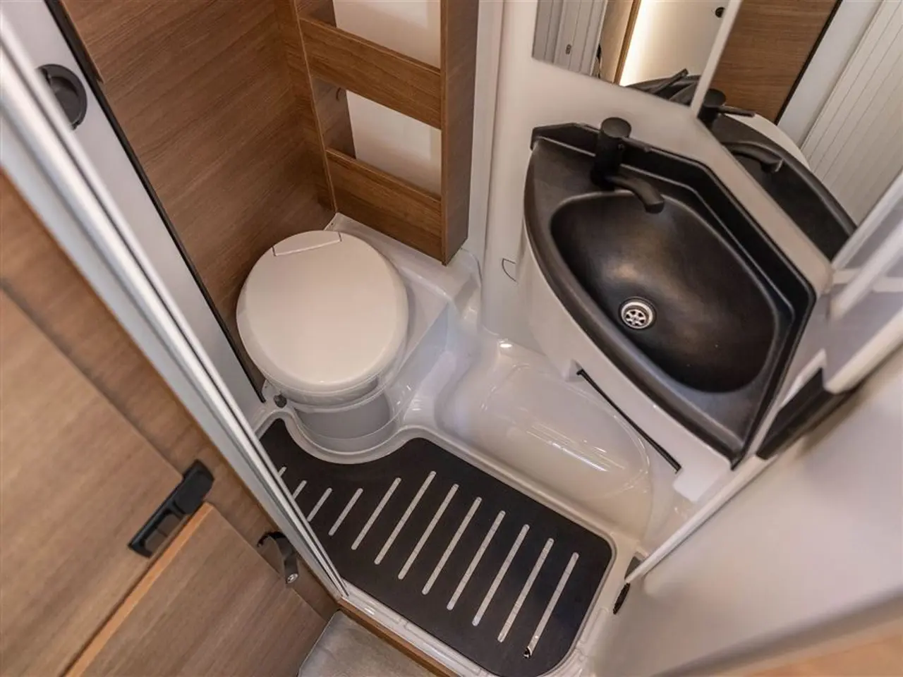 Billede 16 - 2027 - Benimar Yrteo Ny bestseller under 6 meter