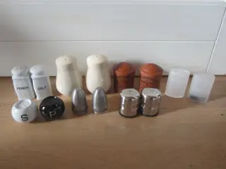 Fine salt og pebersæt alle med propper pr sæt