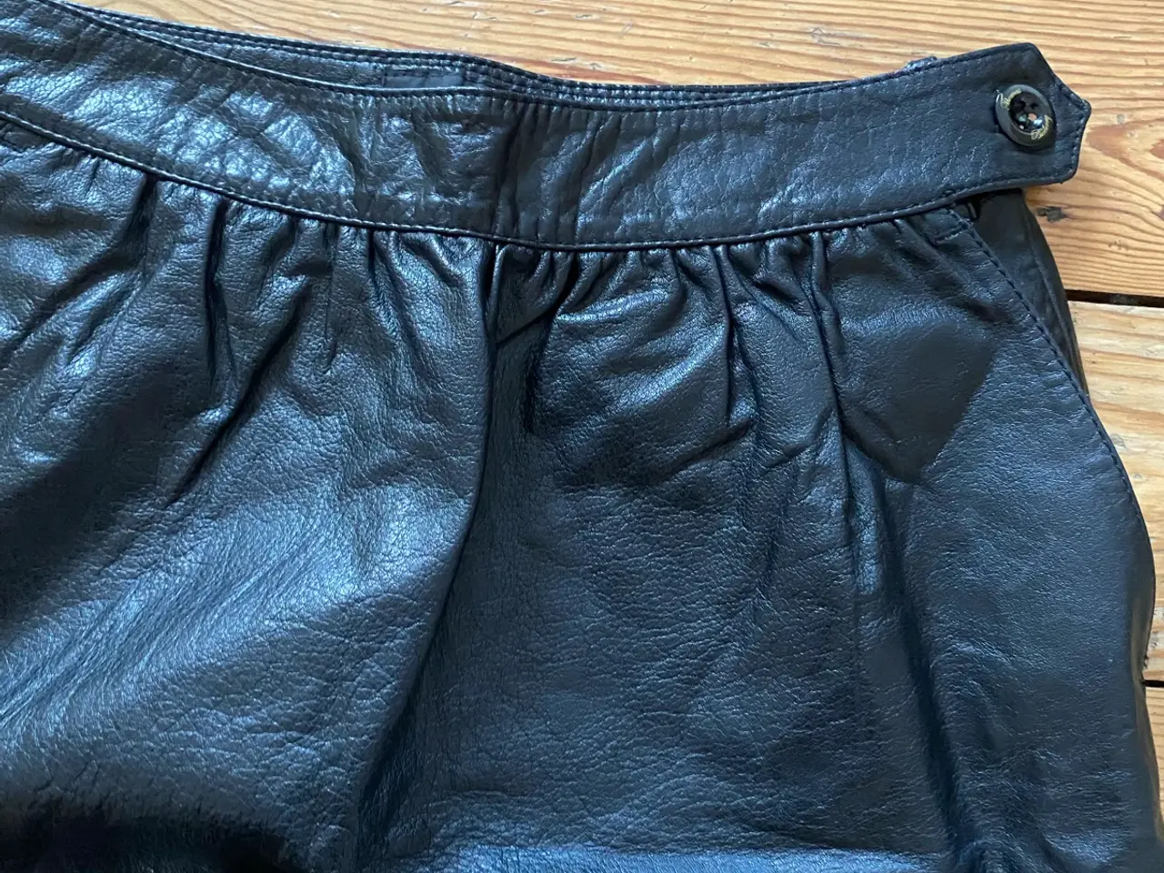 Billede 2 - Vintage Burberry læder nederdel xs