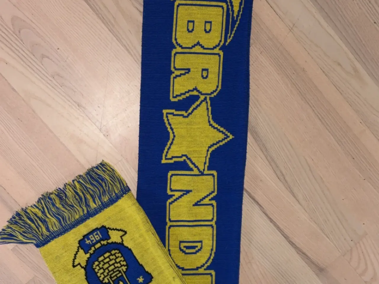Billede 1 - Halstørklæder (Brøndby)
