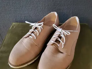 Nye elegante beige sko