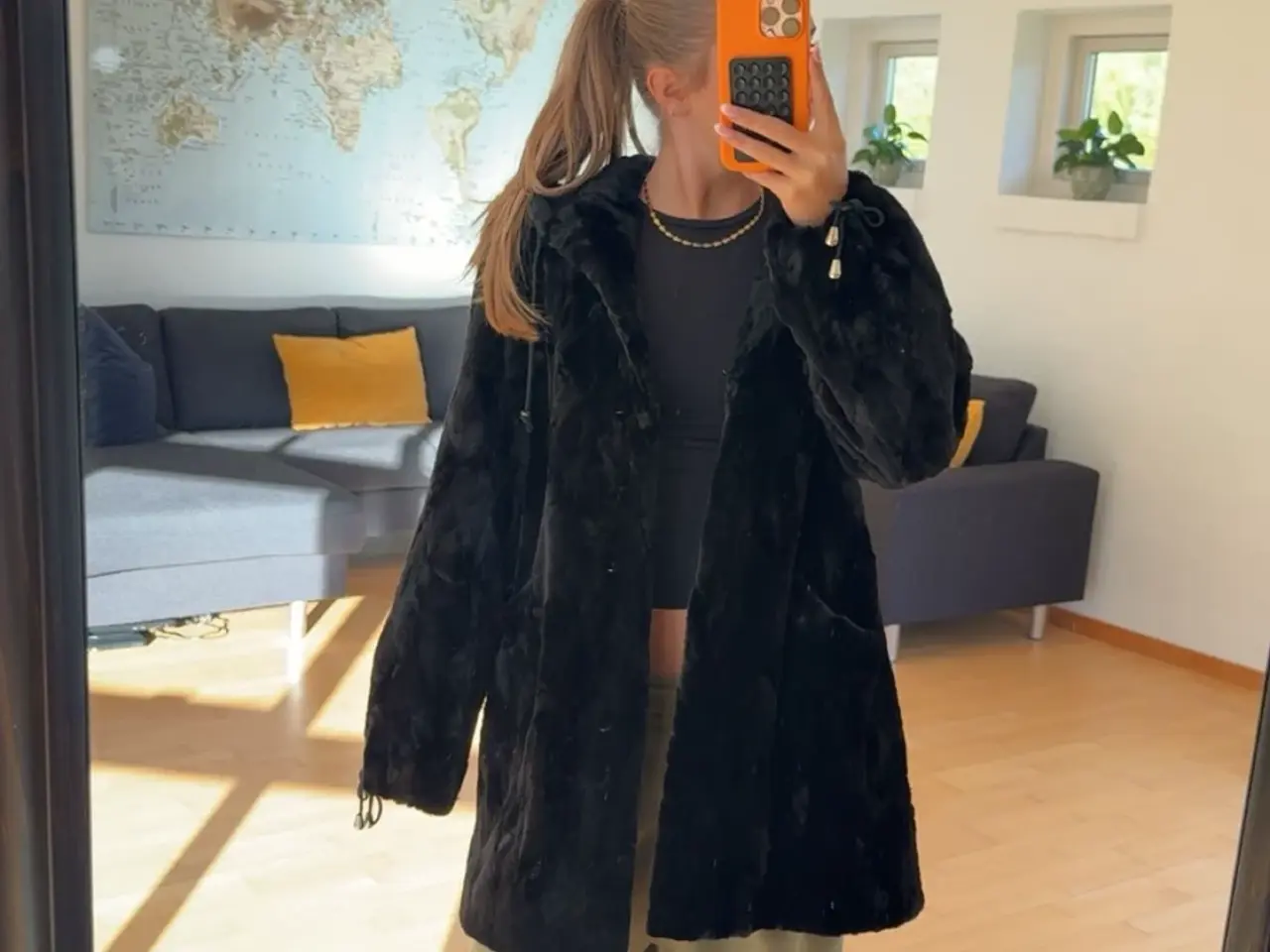 Billede 1 -  Elegant sort minkjakke – ægte mink, skræddersyet 