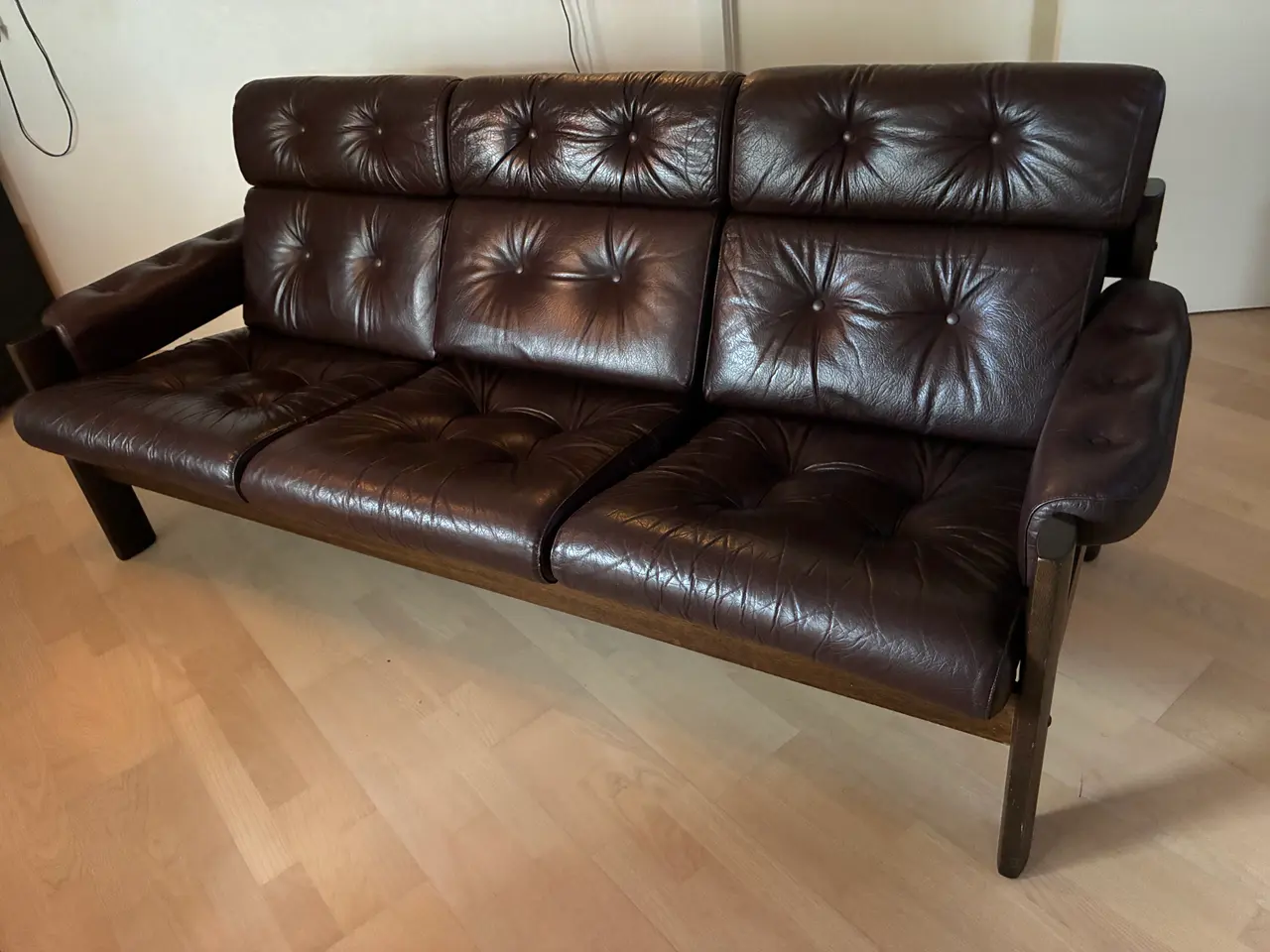 Billede 2 - Trepersoners sofa brunt læder
