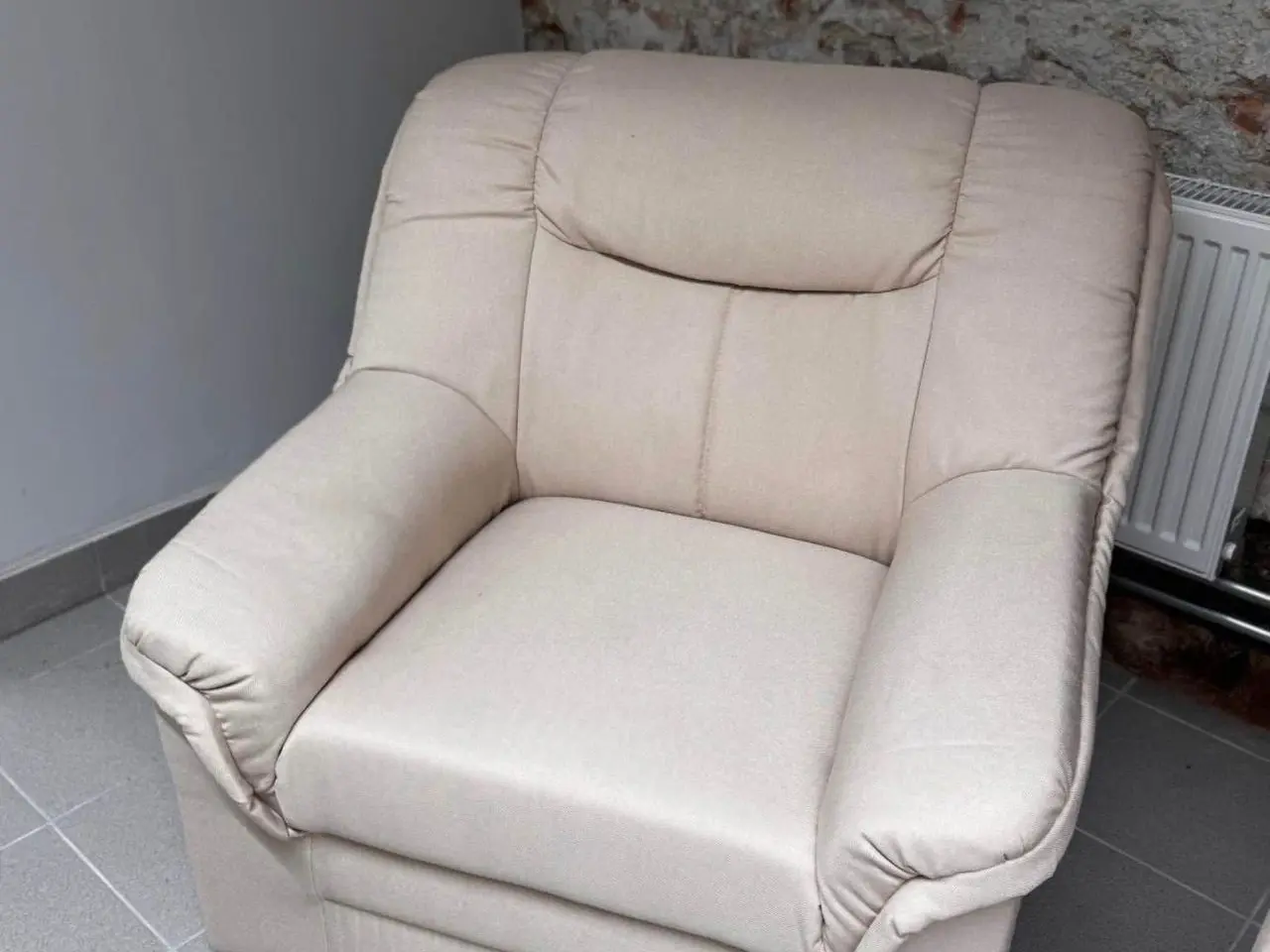 Billede 4 - Sofasæt 3+1+1 i lys beige kunstlæder