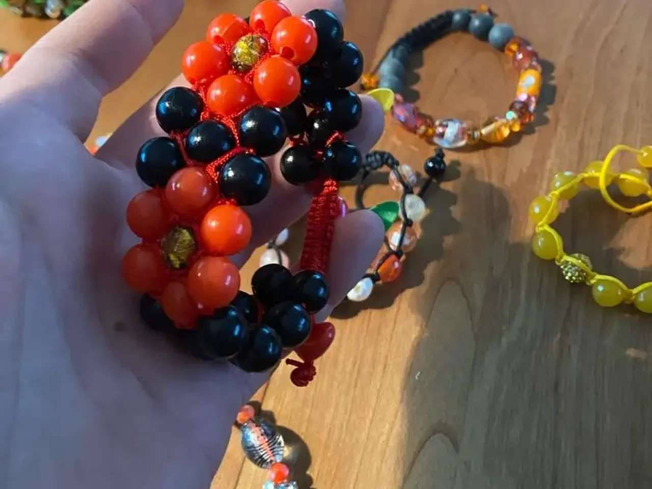 Billede 2 - Nye knyttede armbånd