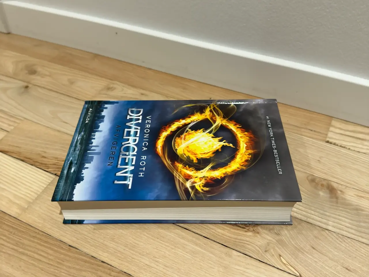 Billede 3 - Divergent bog serie