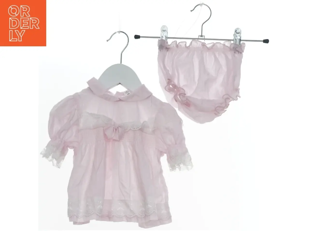Billede 2 - Lyserødt sæt med bluse og bloomers (str. 68)