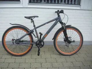 Pæn Nishiki MTB med fodbremse og skivebremser.