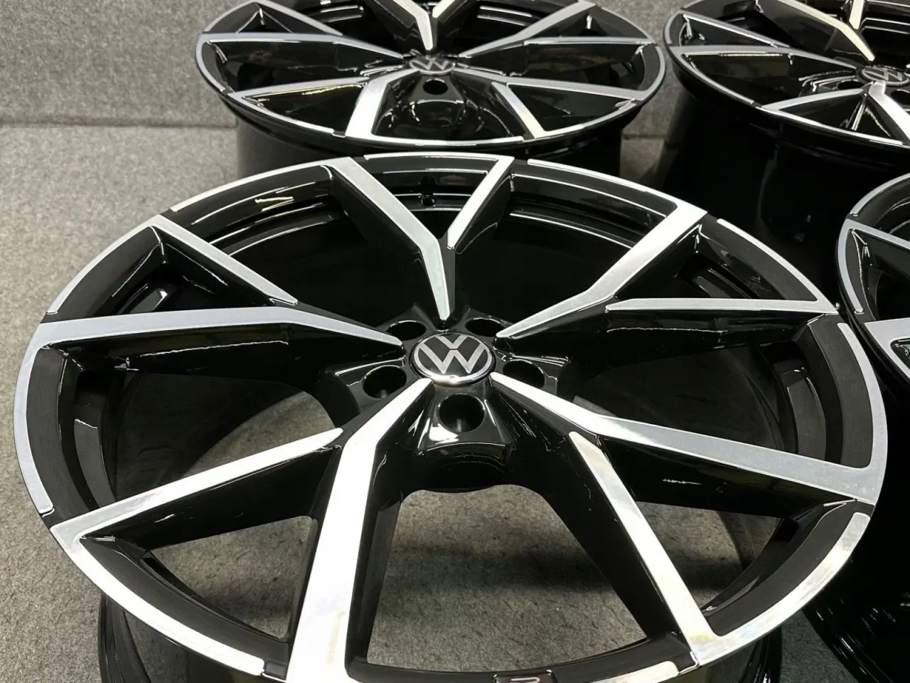 Billede 4 - ALUFÆLGE VW TOUAREG III R-Line Estoril 22''