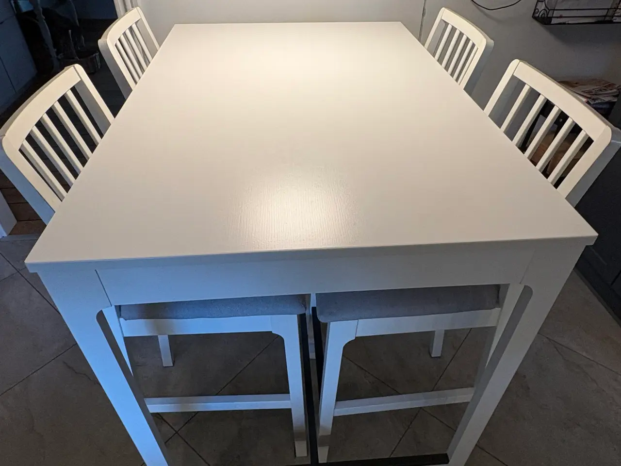 Billede 1 - Køkkenhøjbord med 4 stole