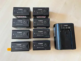 Oplader og 8. Stk. Canon batterier