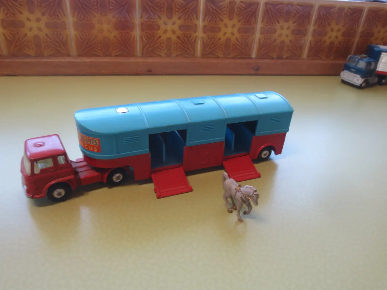 Billede 5 - 1 stk Modellastbil Bedford Hestetransport