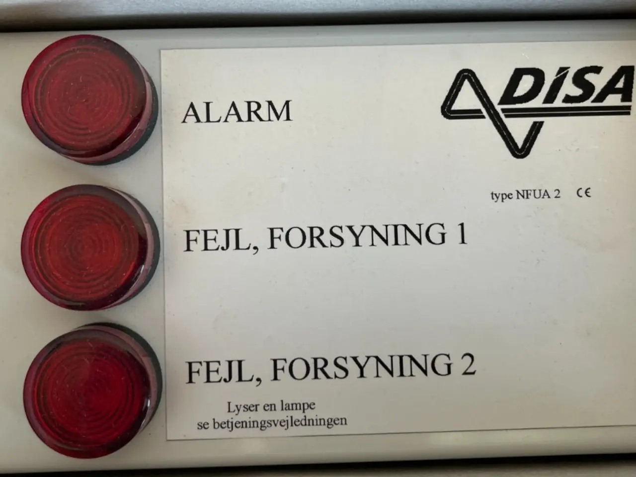 Billede 1 - DISA NFUA 2 Ventilation Alarm Panel 3 Red Lamps ny