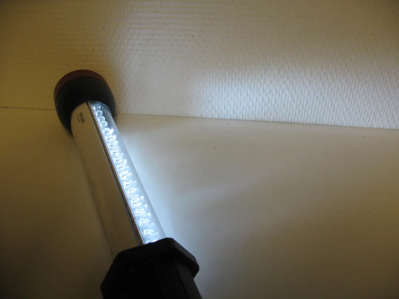 Billede 4 - Genopladelig LED-arbejdslampe og lommelampe