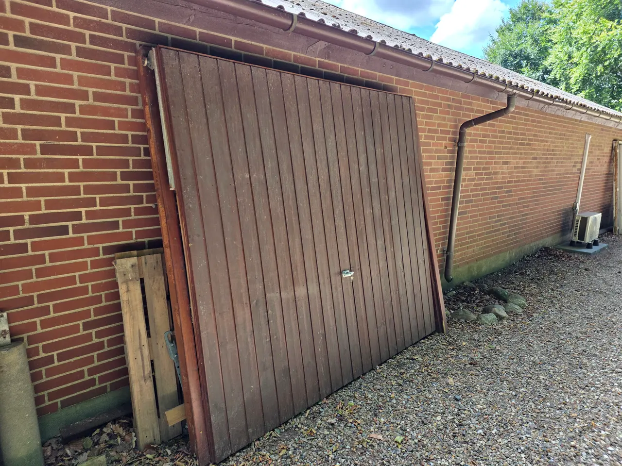Billede 1 - Ældre garageport