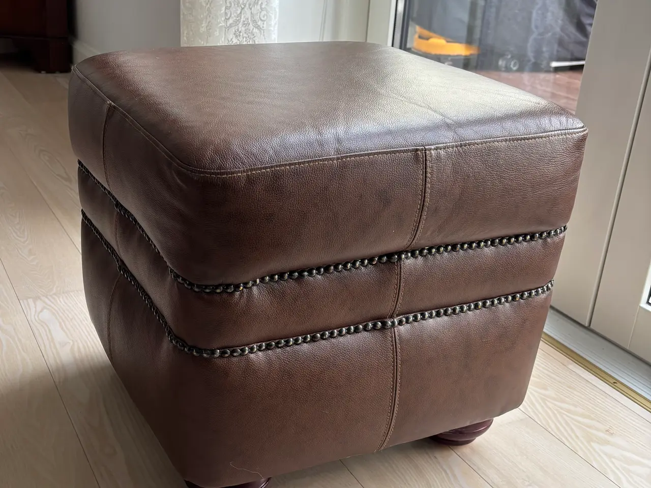 Billede 1 - Chesterfield fodskammel / puf