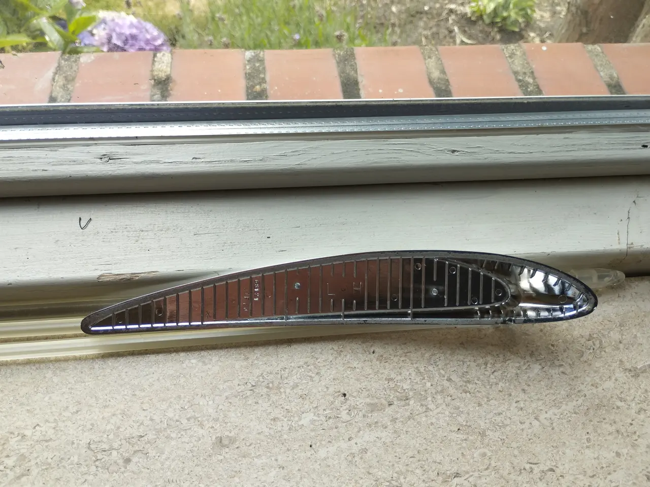 Billede 2 - Tank emblem til Suzuki Intruder- venstre se %
