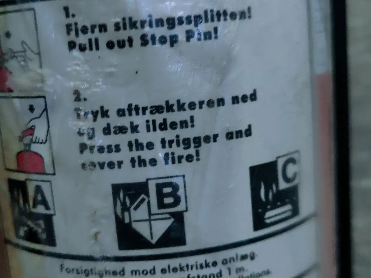 Billede 3 - Brandslukker, for gammel med er stadig under tryk