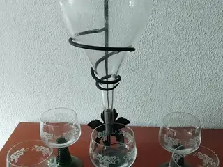 2 Vin dispenser og 5 Fransk Luminarc Vinglas