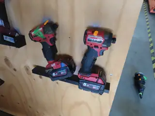 2 stk. Akku skruemaskiner MILWAUKEE M18 FID3 med 2 stk. Batterier