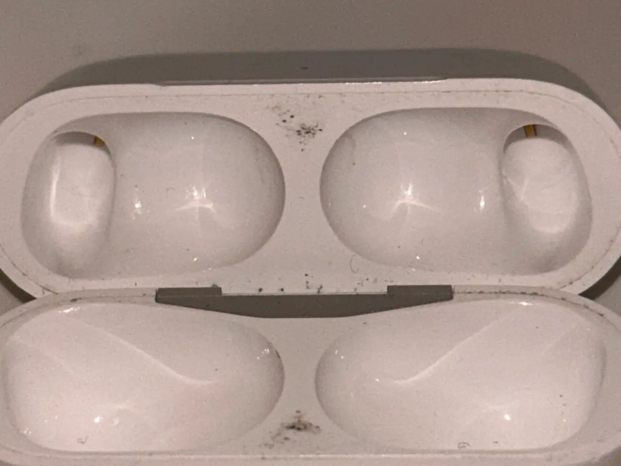 Billede 1 - AirPods Pro 2 etui – vandskadet / defekt (til rese