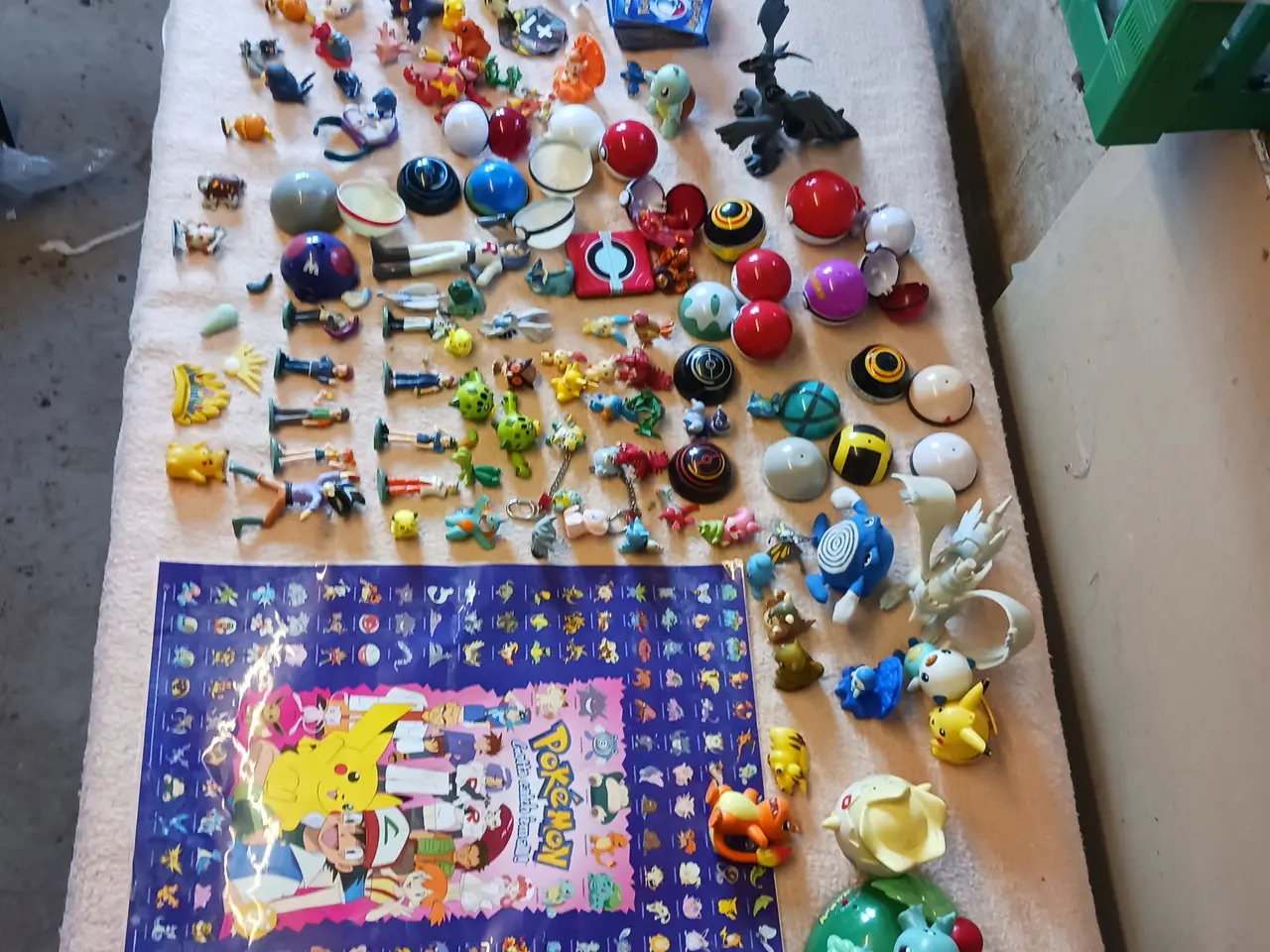 Billede 17 - Pokemon figur, plakat og kort (ca. 16)