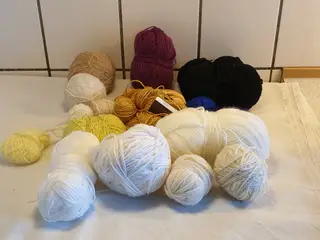 Garn forskelligt ialt10kr