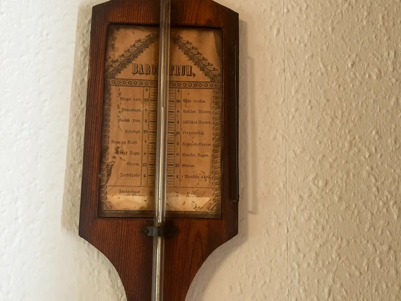 Billede 3 - Gammelt Tobakskab og barometer