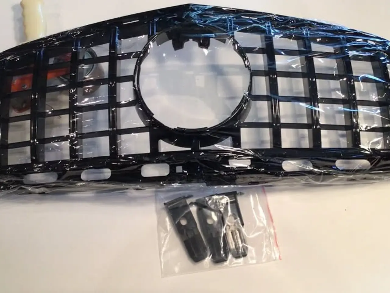 Billede 1 - Frontgrill i GT-optik i sort til E-klasse årg. 13-