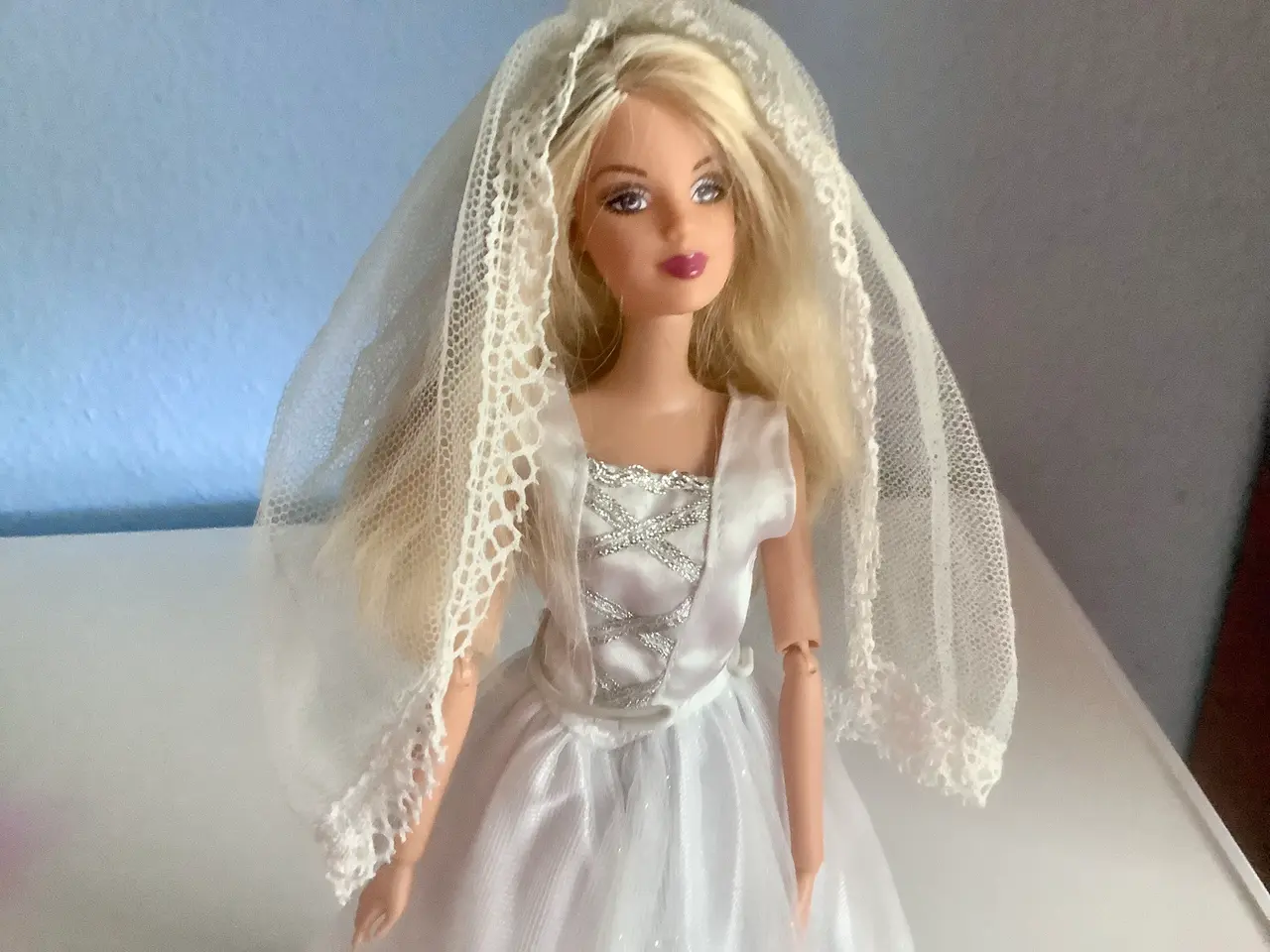 Billede 1 - Brudeslør til Barbie.