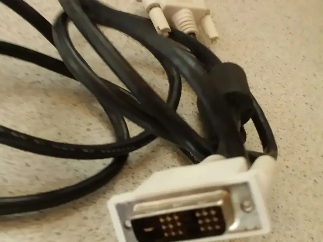 Billede 2 - DVI-E kabel !