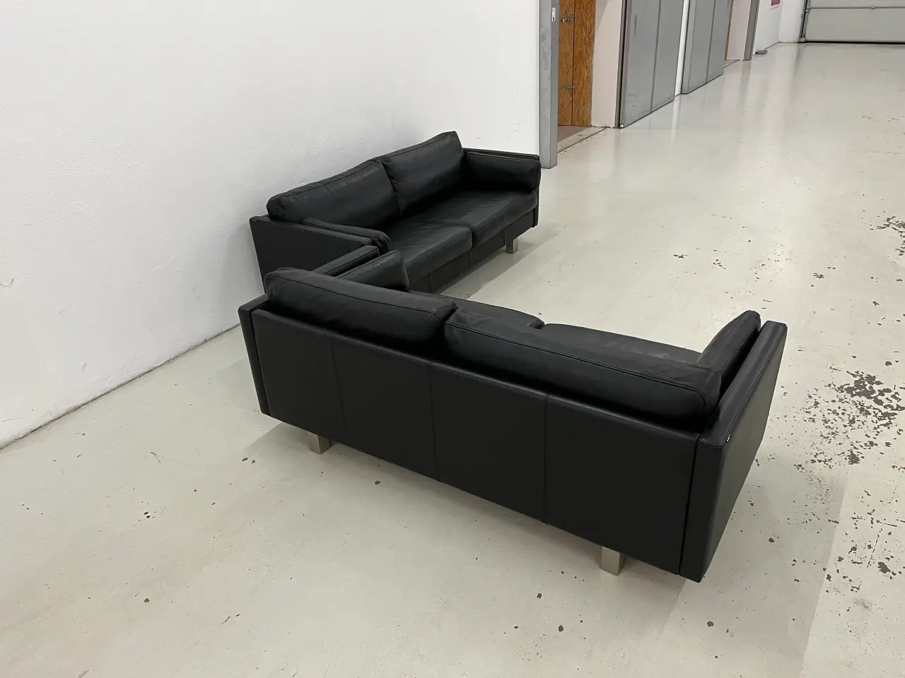Billede 5 - Skalma Bonn 2x2,5 Pers.Sofaer i sort okse læder.