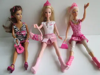3 Barbiedukker med tøj og tasker