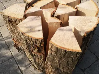 TØRT BRÆNDE PÅ LAGER, LØVTRÆ ELLER NÅLETRÆ
