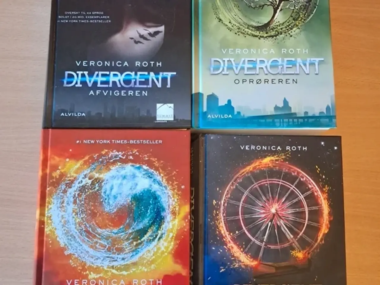 Billede 1 - Divergent 1-4 (komplet)