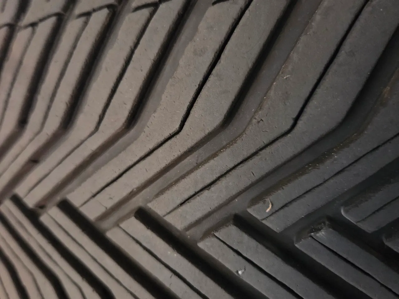 Billede 3 - Helårsdæk 225/60 R18 fra Ford Kuga