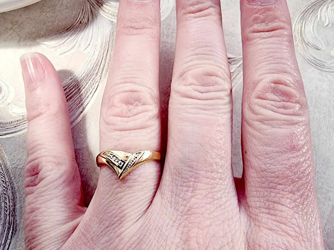 Billede 4 - 18 karat guldring med diamant 