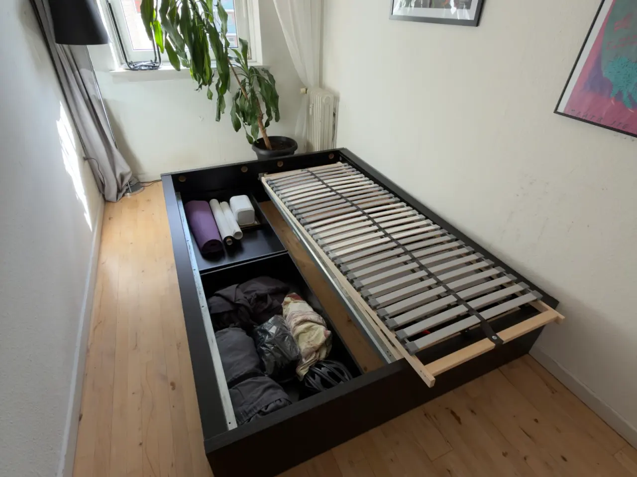 Billede 2 - IKEA Malm polstret/seng med opbevaring 160 cm – So